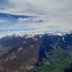 Flugwegposition um 12:56:34: Aufgenommen in der Nähe von Gemeinde Saalfelden am Steinernen Meer, 5760 Saalfelden am Steinernen Meer, Österreich in 2288 Meter