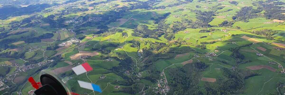 Flugwegposition um 13:50:59: Aufgenommen in der Nähe von Gemeinde St. Gotthard im Mühlkreis, Österreich in 1594 Meter