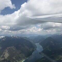Flugwegposition um 11:03:18: Aufgenommen in der Nähe von Gemeinde Weißensee, Österreich in 2433 Meter