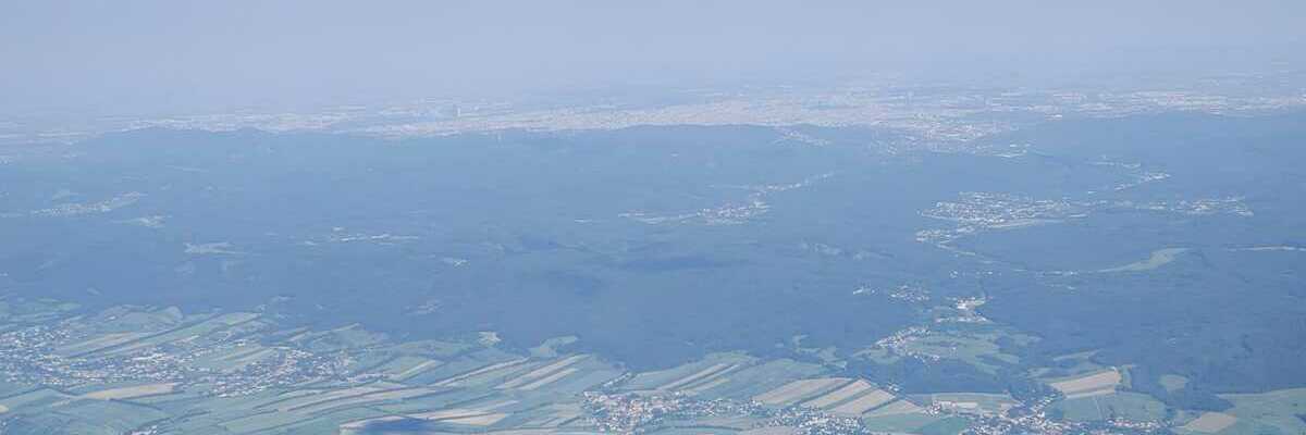 Flugwegposition um 15:07:49: Aufgenommen in der Nähe von Gemeinde Michelhausen, Österreich in 1607 Meter