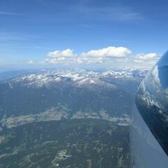 Flugwegposition um 13:52:25: Aufgenommen in der Nähe von Gemeinde Mieders, Mieders, Österreich in 3335 Meter