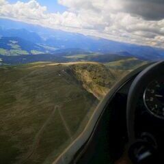 Flugwegposition um 13:30:56: Aufgenommen in der Nähe von Kulm am Zirbitz, 8820, Österreich in 2483 Meter