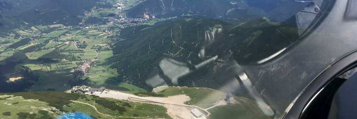 Flugwegposition um 11:33:40: Aufgenommen in der Nähe von Gemeinde Puchberg am Schneeberg, Österreich in 1953 Meter