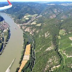 Flugwegposition um 14:52:47: Aufgenommen in der Nähe von Gemeinde Schönbühel-Aggsbach, Österreich in 867 Meter