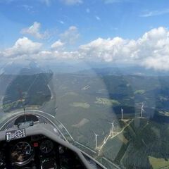 Flugwegposition um 10:30:06: Aufgenommen in der Nähe von Gemeinde Langenwang, Österreich in 1737 Meter