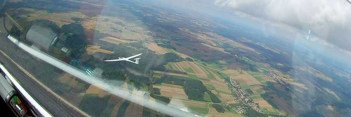 Flugwegposition um 10:51:27: Aufgenommen in der Nähe von Gemeinde Traunstein, Österreich in 1558 Meter