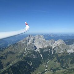 Flugwegposition um 11:50:49: Aufgenommen in der Nähe von Gemeinde Filzmoos, 5532, Österreich in 2475 Meter