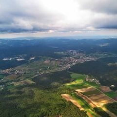 Flugwegposition um 12:06:06: Aufgenommen in der Nähe von Gemeinde Markt Piesting, Österreich in 1210 Meter