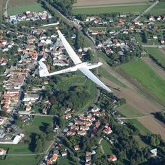 Flugwegposition um 14:01:32: Aufgenommen in der Nähe von Gemeinde Höflein an der Hohen Wand, Österreich in 1245 Meter