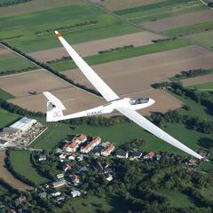 Flugwegposition um 14:02:02: Aufgenommen in der Nähe von Gemeinde Höflein an der Hohen Wand, Österreich in 1217 Meter