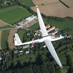 Flugwegposition um 14:02:26: Aufgenommen in der Nähe von Gemeinde Würflach, 2732, Österreich in 1196 Meter