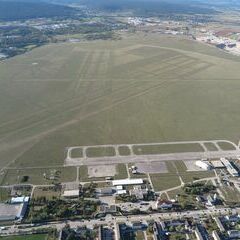 Flugwegposition um 14:14:19: Aufgenommen in der Nähe von Wiener Neustadt, Österreich in 690 Meter