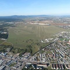 Flugwegposition um 14:13:37: Aufgenommen in der Nähe von Wiener Neustadt, Österreich in 749 Meter