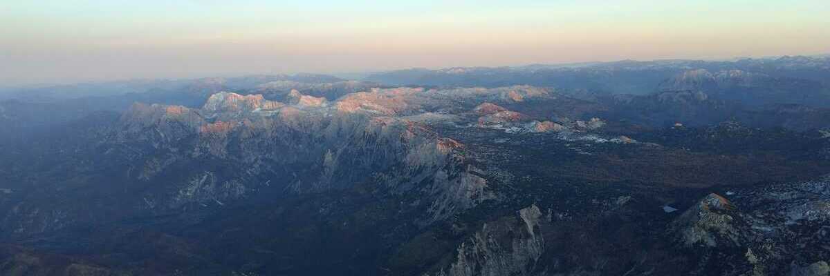 Flugwegposition um 15:46:45: Aufgenommen in der Nähe von Gemeinde Ebensee, 4802 Ebensee, Österreich in 3360 Meter
