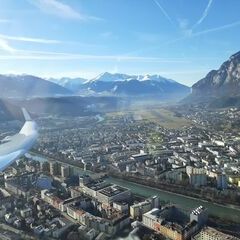 Flugwegposition um 12:43:58: Aufgenommen in der Nähe von Innsbruck, Österreich in 715 Meter