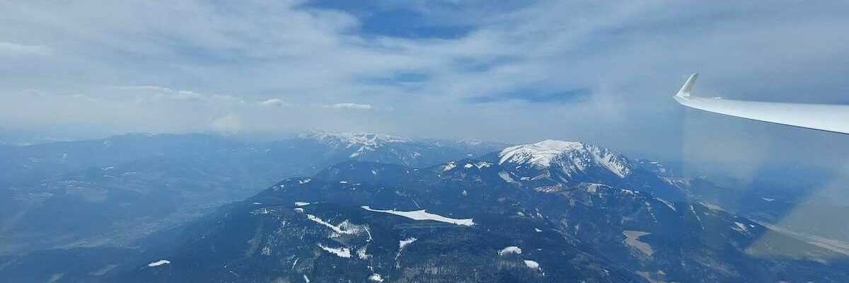 Flugwegposition um 11:50:19: Aufgenommen in der Nähe von Gemeinde Ternitz, Österreich in 2030 Meter