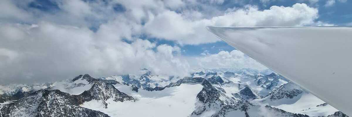 Flugwegposition um 13:44:50: Aufgenommen in der Nähe von Gemeinde Neustift im Stubaital, 6167 Neustift im Stubaital, Österreich in 3633 Meter