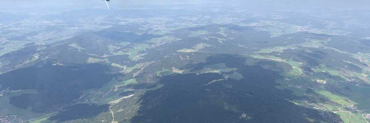 Flugwegposition um 10:32:21: Aufgenommen in der Nähe von Straubing-Bogen, Deutschland in 2094 Meter