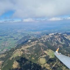 Flugwegposition um 11:03:27: Aufgenommen in der Nähe von Traunstein, Deutschland in 2330 Meter