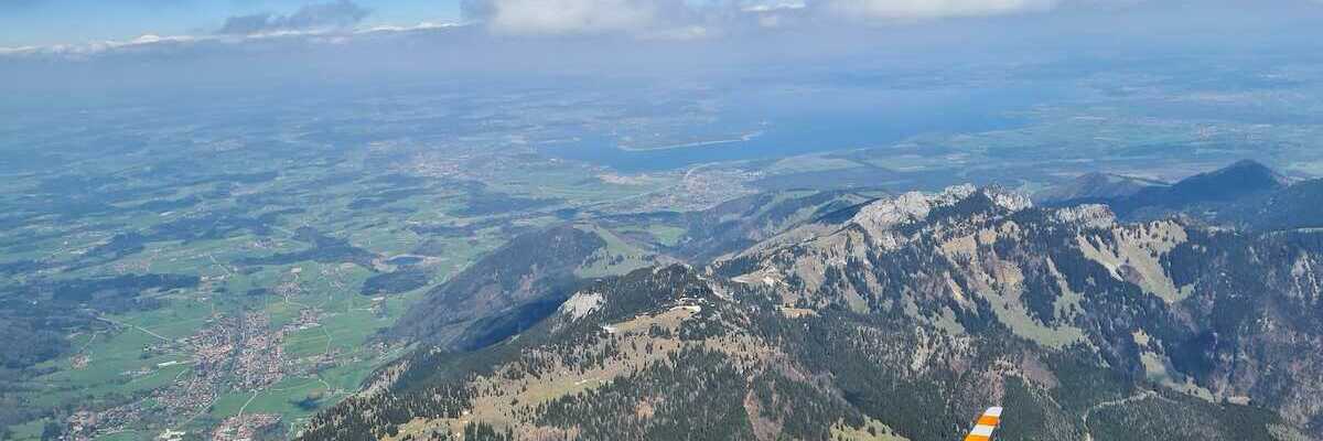 Flugwegposition um 11:03:27: Aufgenommen in der Nähe von Traunstein, Deutschland in 2330 Meter