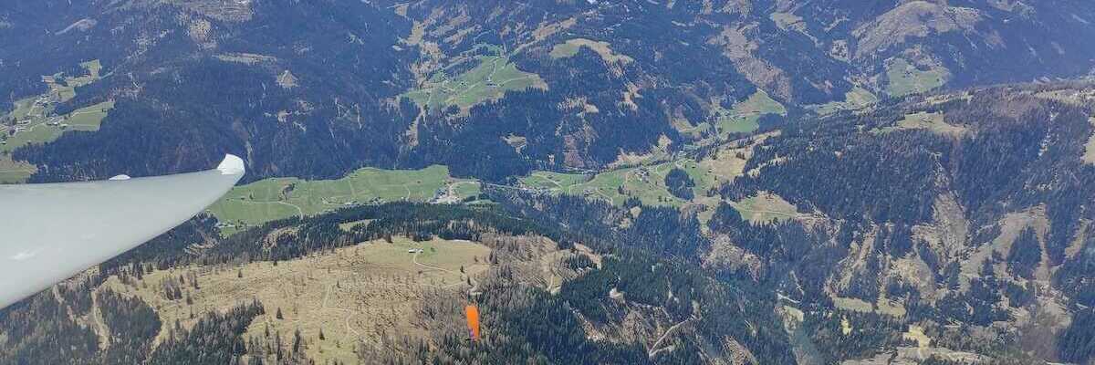 Flugwegposition um 10:41:38: Aufgenommen in der Nähe von Gemeinde Lesachtal, Österreich in 2398 Meter