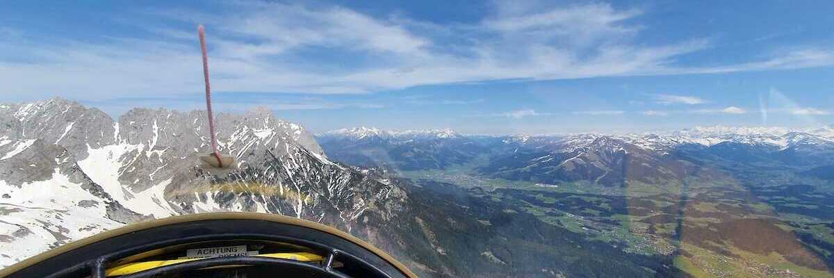 Flugwegposition um 13:18:38: Aufgenommen in der Nähe von Gemeinde Ellmau, Ellmau, Österreich in 1945 Meter