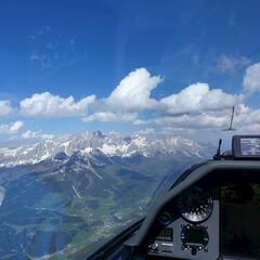Flugwegposition um 14:08:14: Aufgenommen in der Nähe von Gemeinde Radstadt, Österreich in 2499 Meter