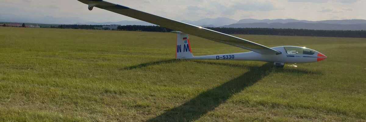 Flugwegposition um 16:11:46: Aufgenommen in der Nähe von Wiener Neustadt, Österreich in 216 Meter