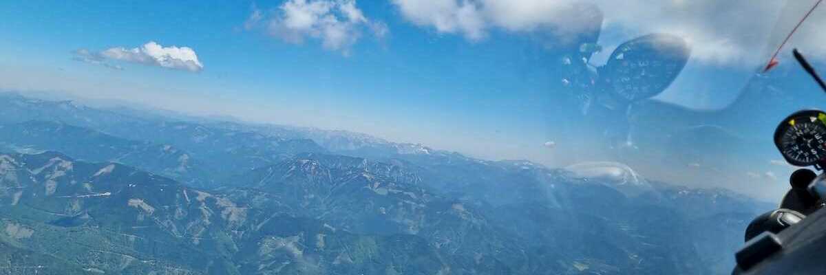 Flugwegposition um 12:23:33: Aufgenommen in der Nähe von Gemeinde Weyer, Weyer, Österreich in 2525 Meter