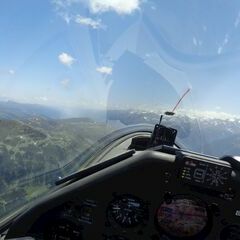 Flugwegposition um 10:57:30: Aufgenommen in der Nähe von Gemeinde Wald im Pinzgau, 5742 Wald im Pinzgau, Österreich in 2619 Meter