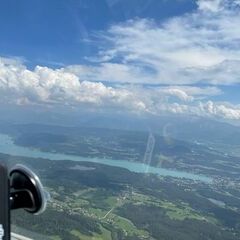 Flugwegposition um 13:31:36: Aufgenommen in der Nähe von Gemeinde Velden am Wörther See, Österreich in 1827 Meter