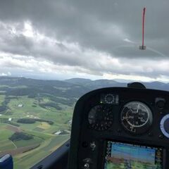 Flugwegposition um 13:31:50: Aufgenommen in der Nähe von Sissach, Schweiz in 1127 Meter