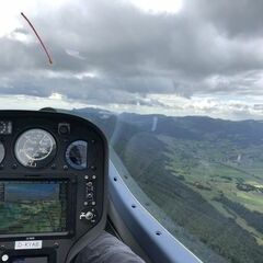Flugwegposition um 13:49:06: Aufgenommen in der Nähe von Thal, Schweiz in 1163 Meter