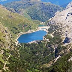 Flugwegposition um 11:56:00: Aufgenommen in der Nähe von 38032 Canazei, Autonome Provinz Trient, Italien in 2823 Meter