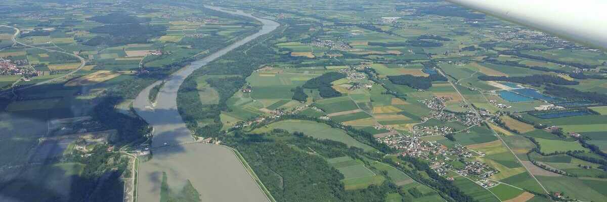 Flugwegposition um 13:55:34: Aufgenommen in der Nähe von Rottal-Inn, Deutschland in 1263 Meter