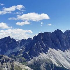 Flugwegposition um 14:03:14: Aufgenommen in der Nähe von 39040 Villnöß, Autonome Provinz Bozen - Südtirol, Italien in 2533 Meter