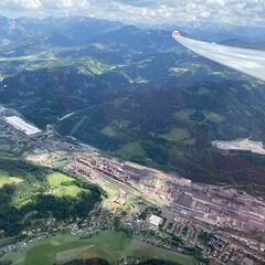 Flugwegposition um 08:32:33: Aufgenommen in der Nähe von Leoben, 8700 Leoben, Österreich in 1509 Meter