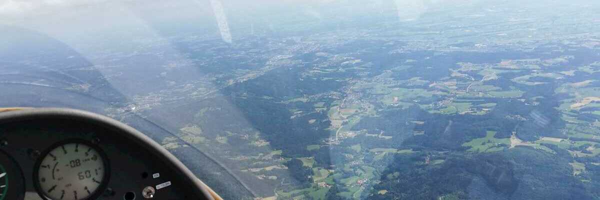 Flugwegposition um 13:50:30: Aufgenommen in der Nähe von Regen, Deutschland in -1551 Meter