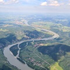 Flugwegposition um 15:23:09: Aufgenommen in der Nähe von Gemeinde Weißenkirchen in der Wachau, Österreich in 1680 Meter