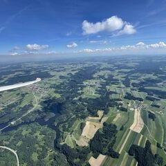Flugwegposition um 13:17:46: Aufgenommen in der Nähe von Gemeinde Zwettl-Niederösterreich, Österreich in 1865 Meter