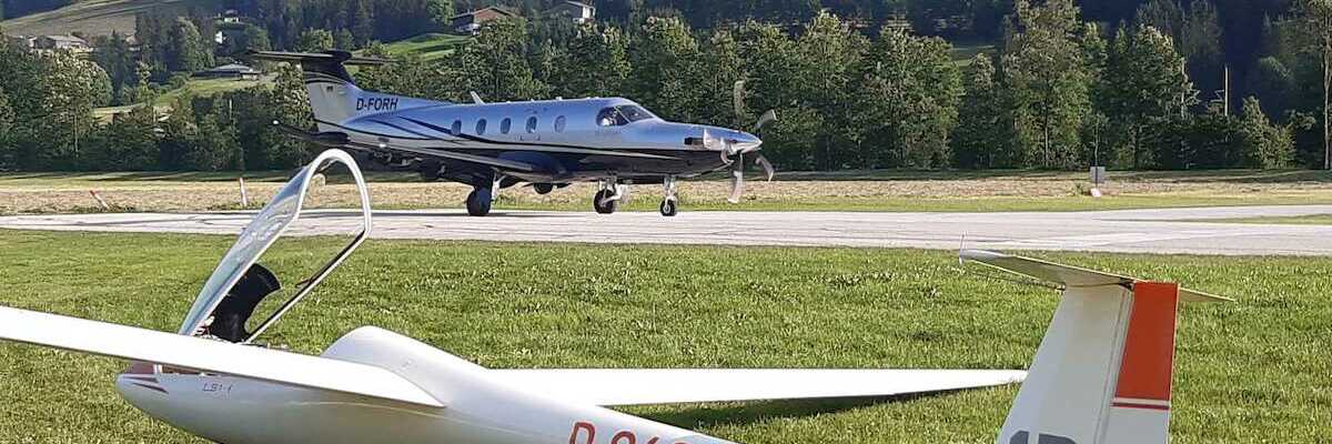 Flugwegposition um 16:59:35: Aufgenommen in der Nähe von Gemeinde St. Johann in Tirol, St. Johann in Tirol, Österreich in 632 Meter