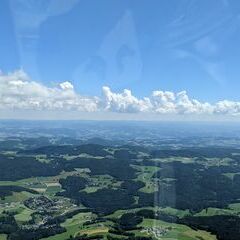 Flugwegposition um 09:49:32: Aufgenommen in der Nähe von Gemeinde Hellmonsödt, Hellmonsödt, Österreich in 1369 Meter
