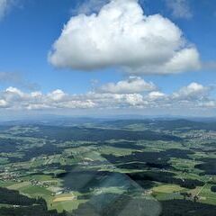 Flugwegposition um 09:49:28: Aufgenommen in der Nähe von Gemeinde Hellmonsödt, Hellmonsödt, Österreich in 1365 Meter