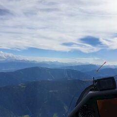 Flugwegposition um 15:09:39: Aufgenommen in der Nähe von Gemeinde Gnesau, Gnesau, Österreich in 2373 Meter