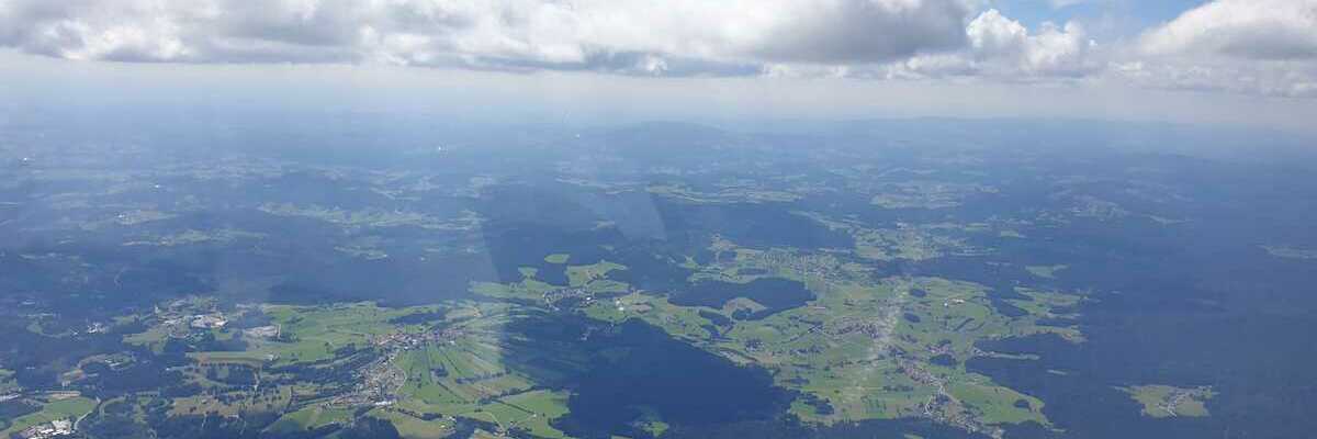 Flugwegposition um 13:22:00: Aufgenommen in der Nähe von Freyung-Grafenau, Deutschland in 2363 Meter