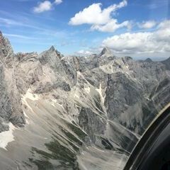 Flugwegposition um 12:03:00: Aufgenommen in der Nähe von Gemeinde Filzmoos, 5532, Österreich in 2463 Meter