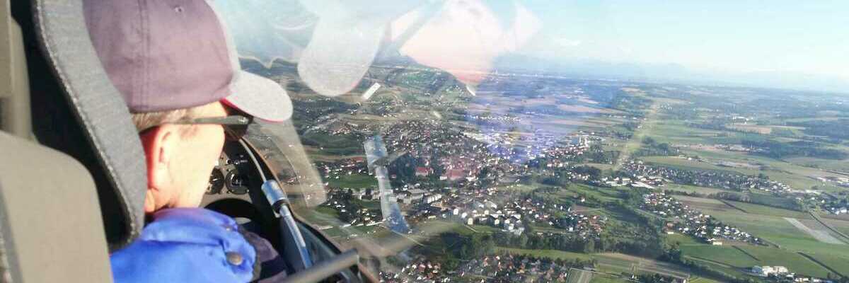 Flugwegposition um 17:09:10: Aufgenommen in der Nähe von Gemeinde Pupping, Österreich in 613 Meter