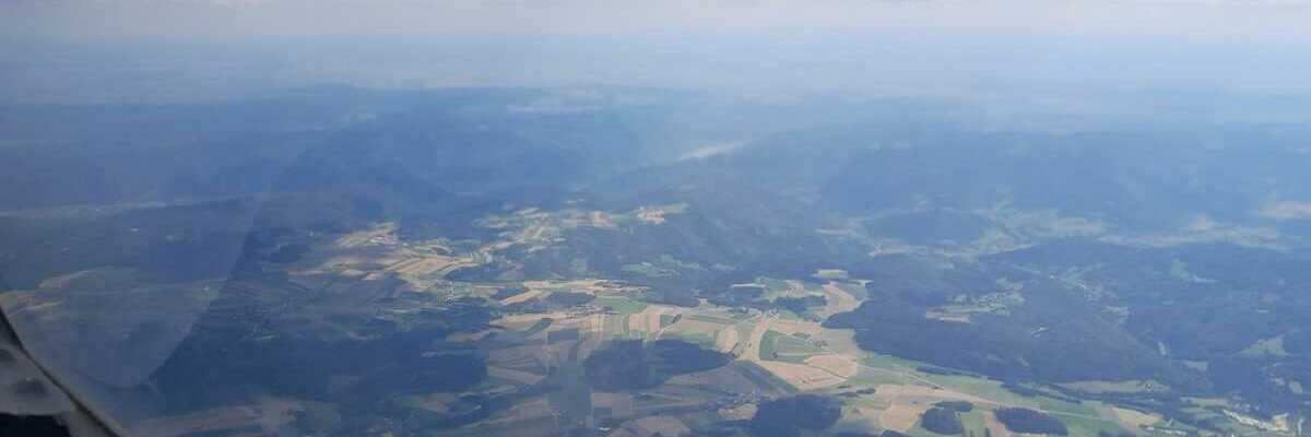 Flugwegposition um 13:29:57: Aufgenommen in der Nähe von Gemeinde Albrechtsberg an der Großen Krems, Österreich in 2420 Meter