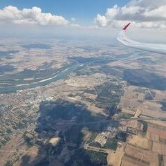 Flugwegposition um 11:42:47: Aufgenommen in der Nähe von Paksi, Ungarn in 2325 Meter