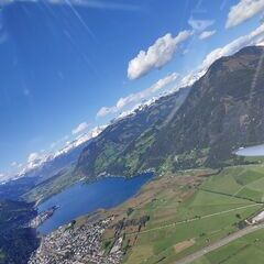 Flugwegposition um 13:47:04: Aufgenommen in der Nähe von Gemeinde Zell am See, 5700 Zell am See, Österreich in 1477 Meter